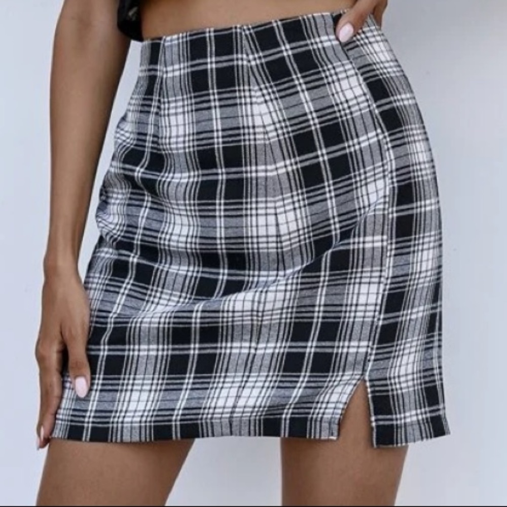 brand new shein plaid skirt 10$ negotiable price